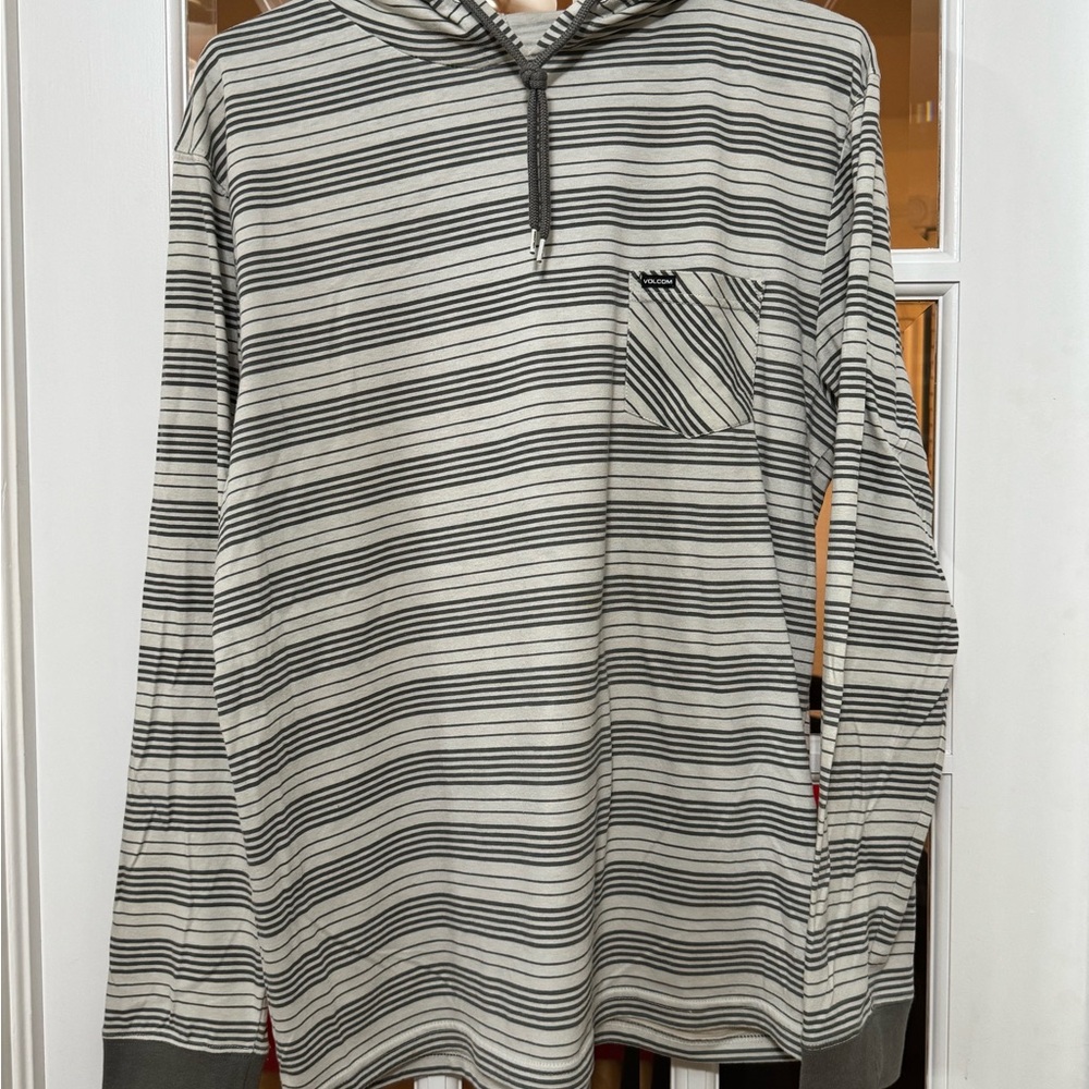 Volcom Black and Gray Tag Detail